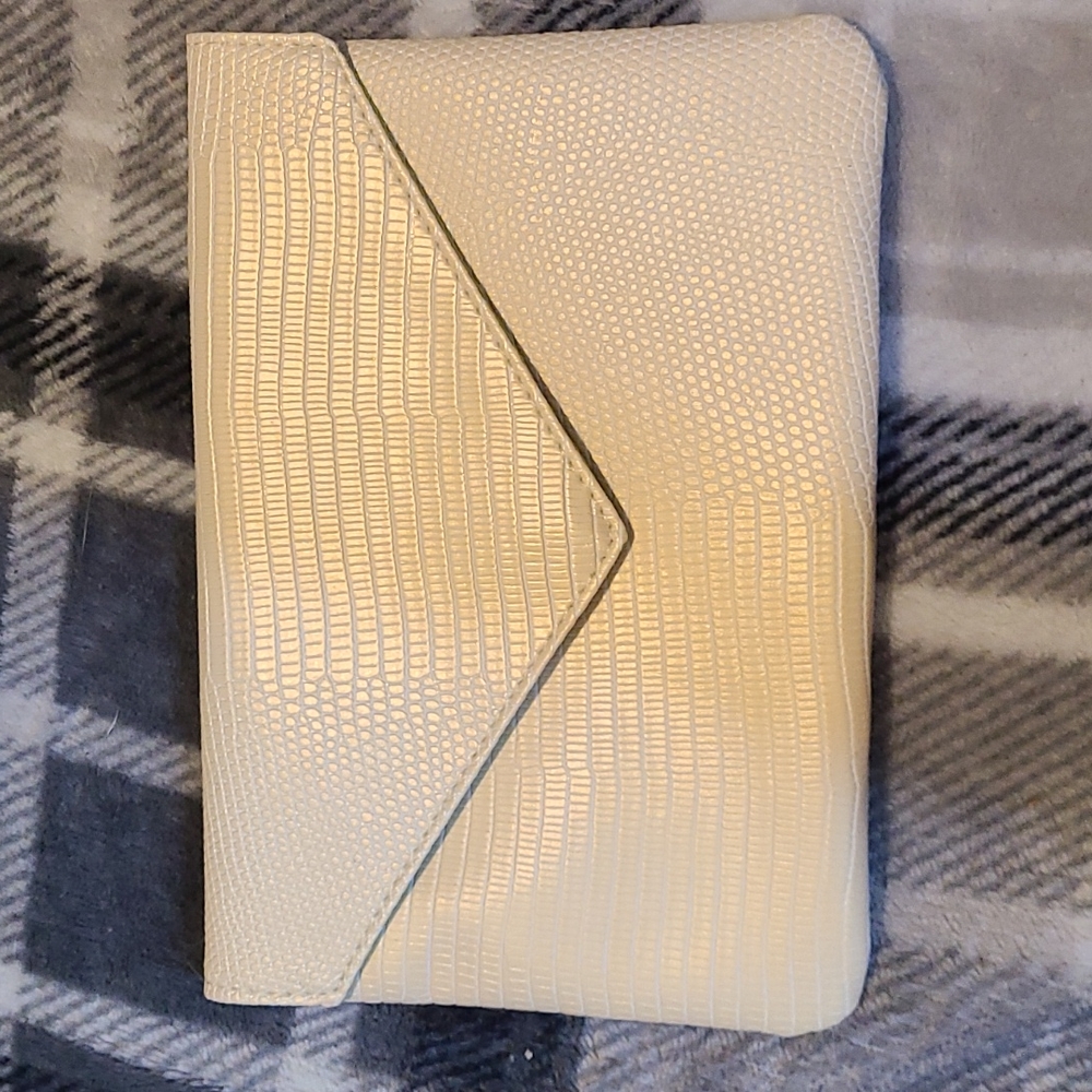 Light cream faux snake skin ipsy bag